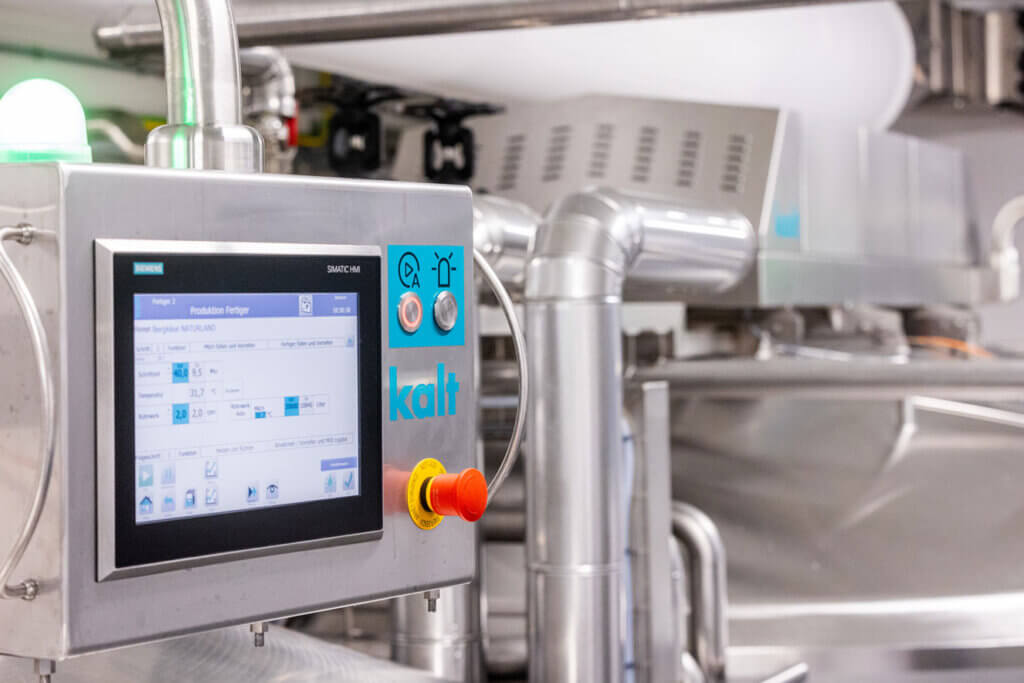 Digitale Steuerung einer industriellen Produktionsanlage für Käseherstellung