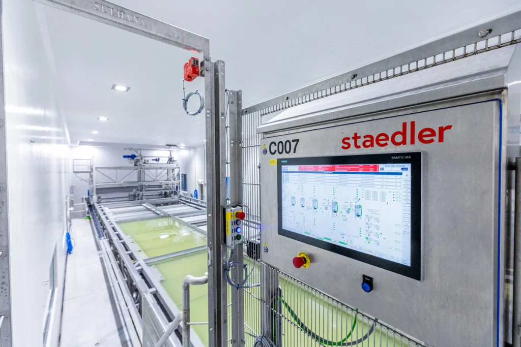 Bedienpanel zur Steuerung eines Salzbad-Systems in einer industriellen Anlage für Käse- und Milchverarbeitung